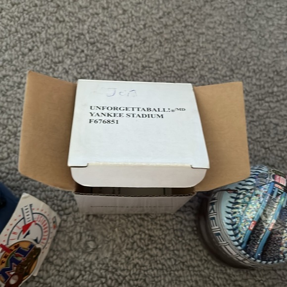 New York Yankees Stadium Ball and Bear - Picture 7 of 7